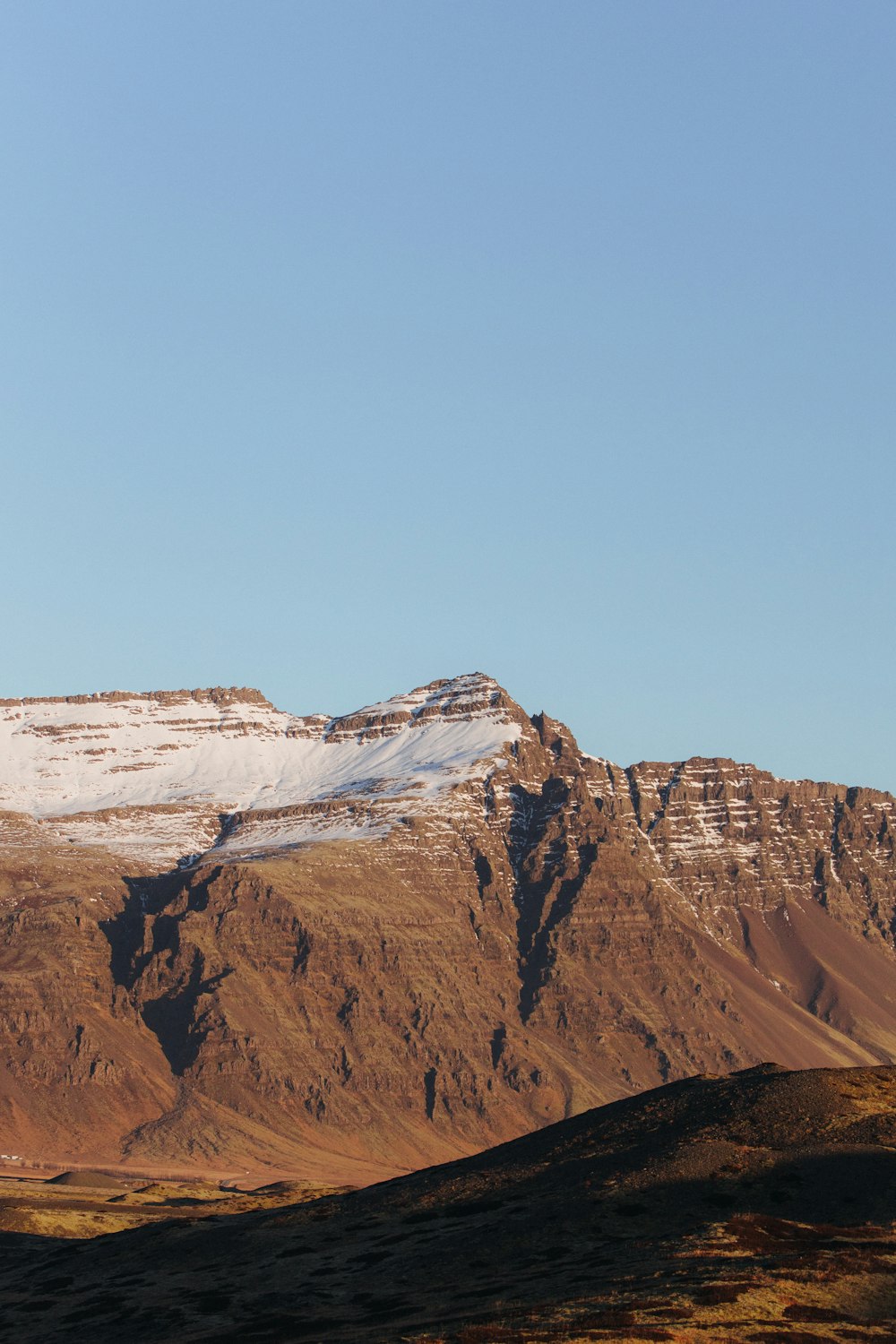 une montagne surmontée de neige