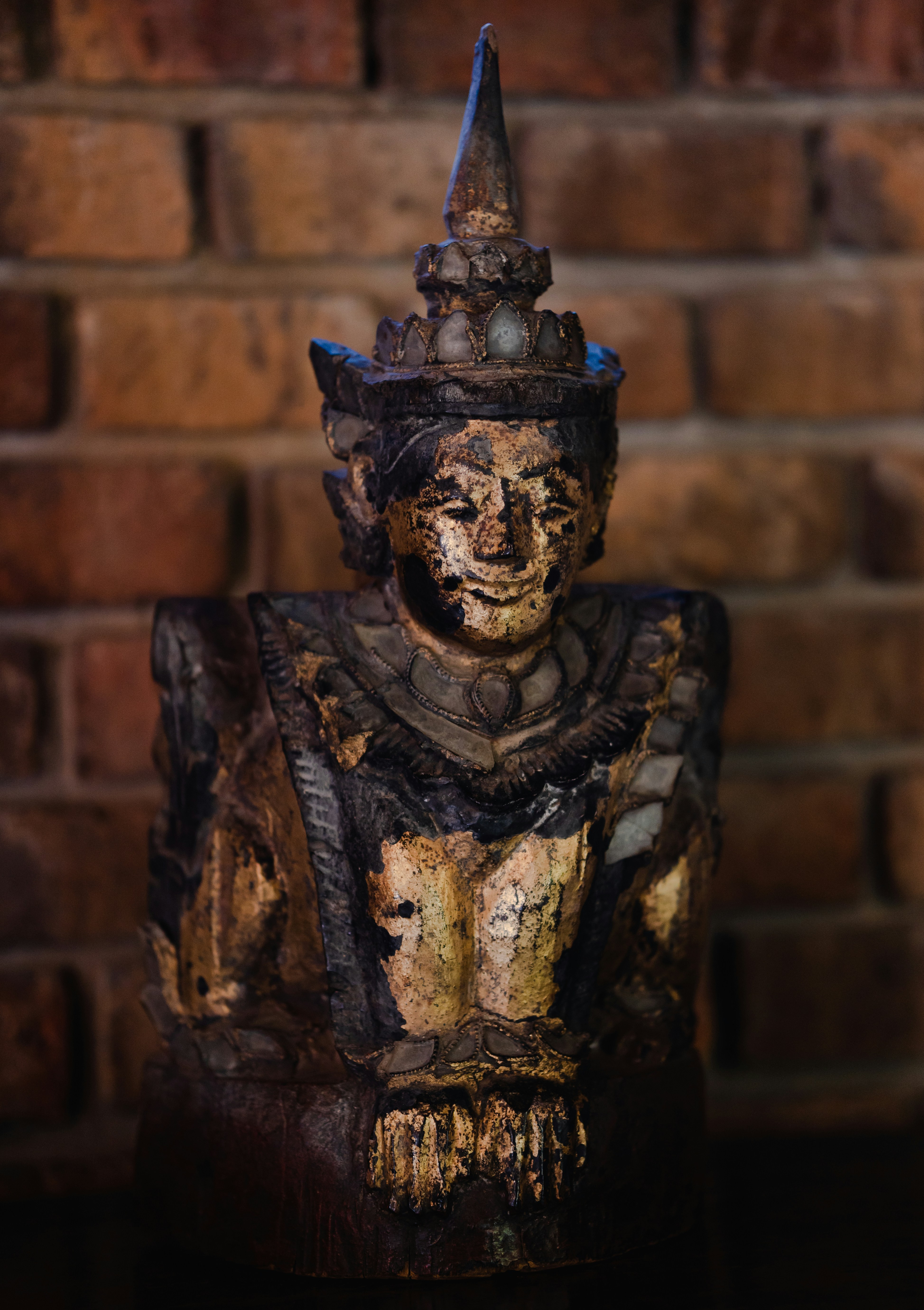 A statue of a person with a hat on