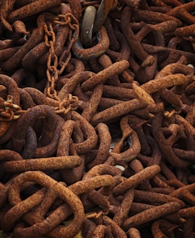 a pile of rusted metal chains and chains