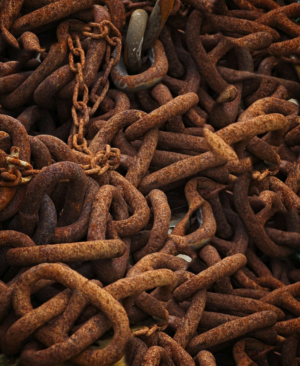 a pile of rusted metal chains and chains