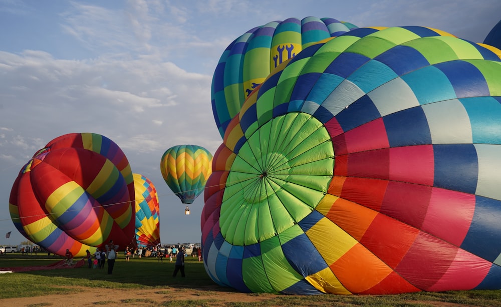 a bunch of hot air balloons in a field