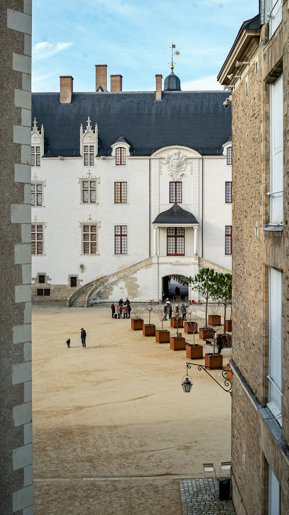 a large building with a lot of windows