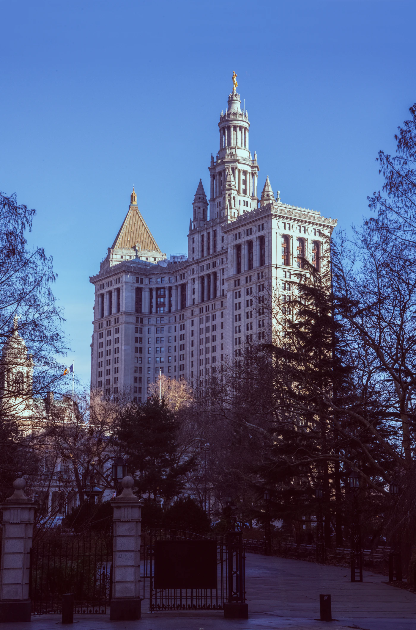 Le conseil municipal de New York auditionne OpenAI, Google, Anthropic et Meta sous serment sur la sécurité de l'IA