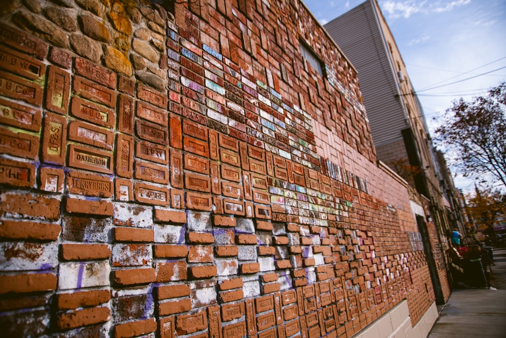 a wall made of bricks on the side of a building