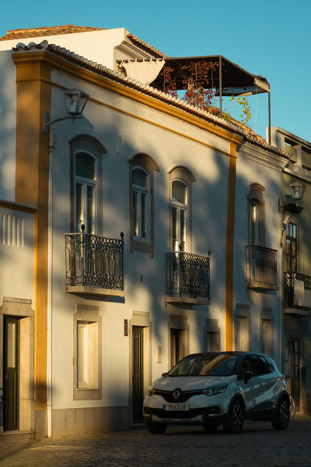 a car is parked in front of a building