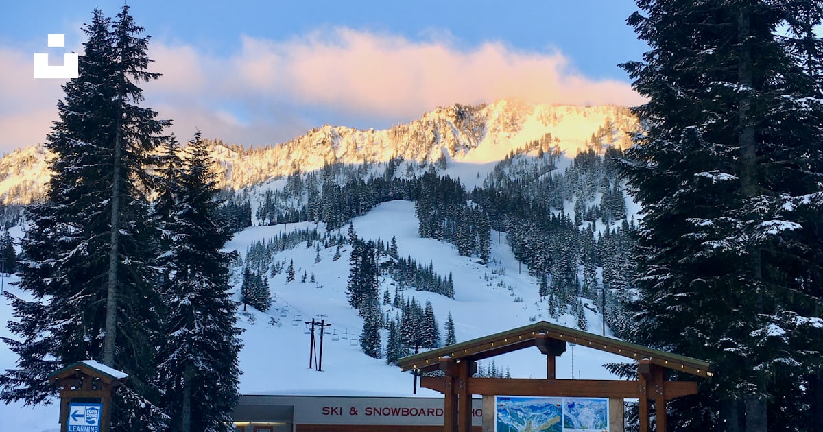 A Ski Resort With A Mountain In The Background Photo Free Stevens a-ski-resort-with-a-mountain-in-the-background-photo-free-stevens