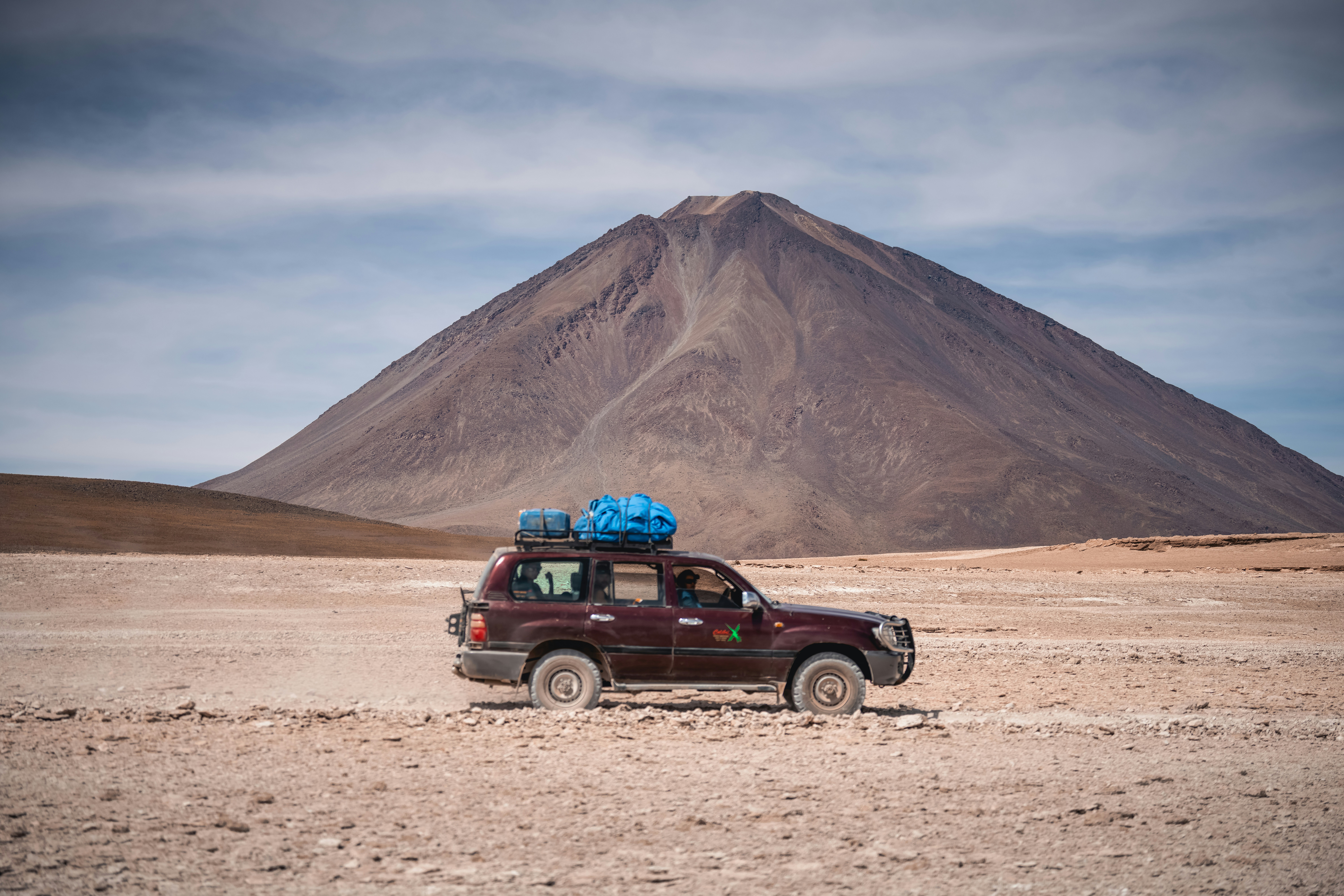 Stay online in the Bolivia with a prepaid eSIM from eSIMlii. Instant activation, no roaming charges, and reliable coverage.