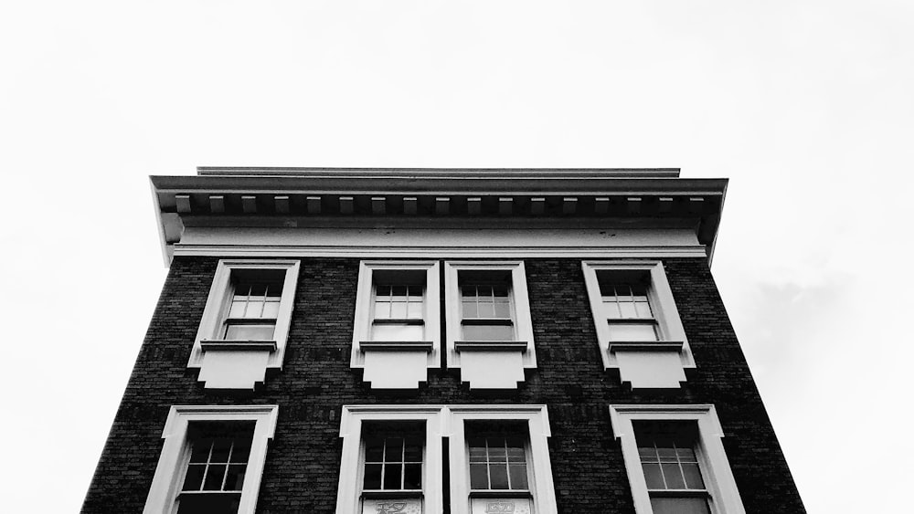 a black and white photo of a tall building