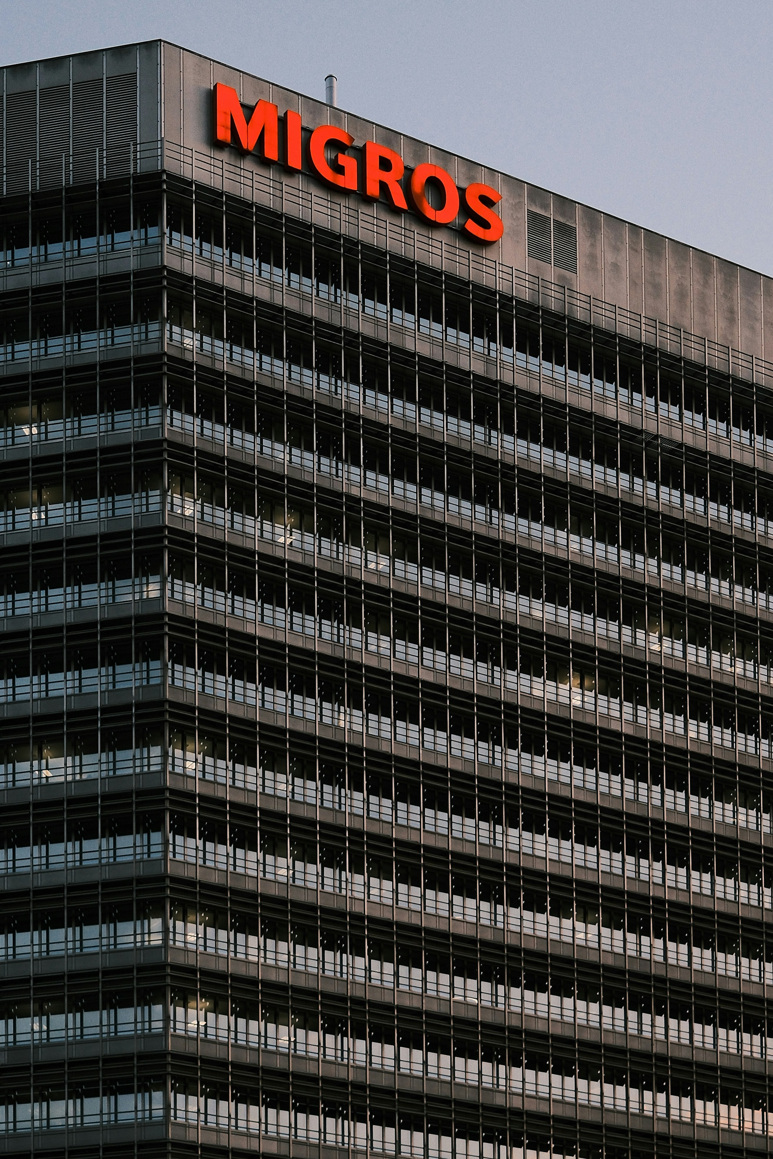 UBS Maintains Buy on Teradyne, Raises Price Target to $200