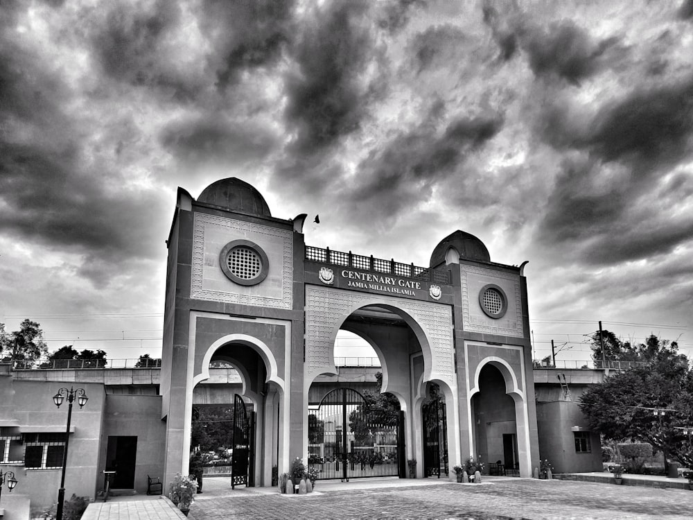 a black and white photo of a large building