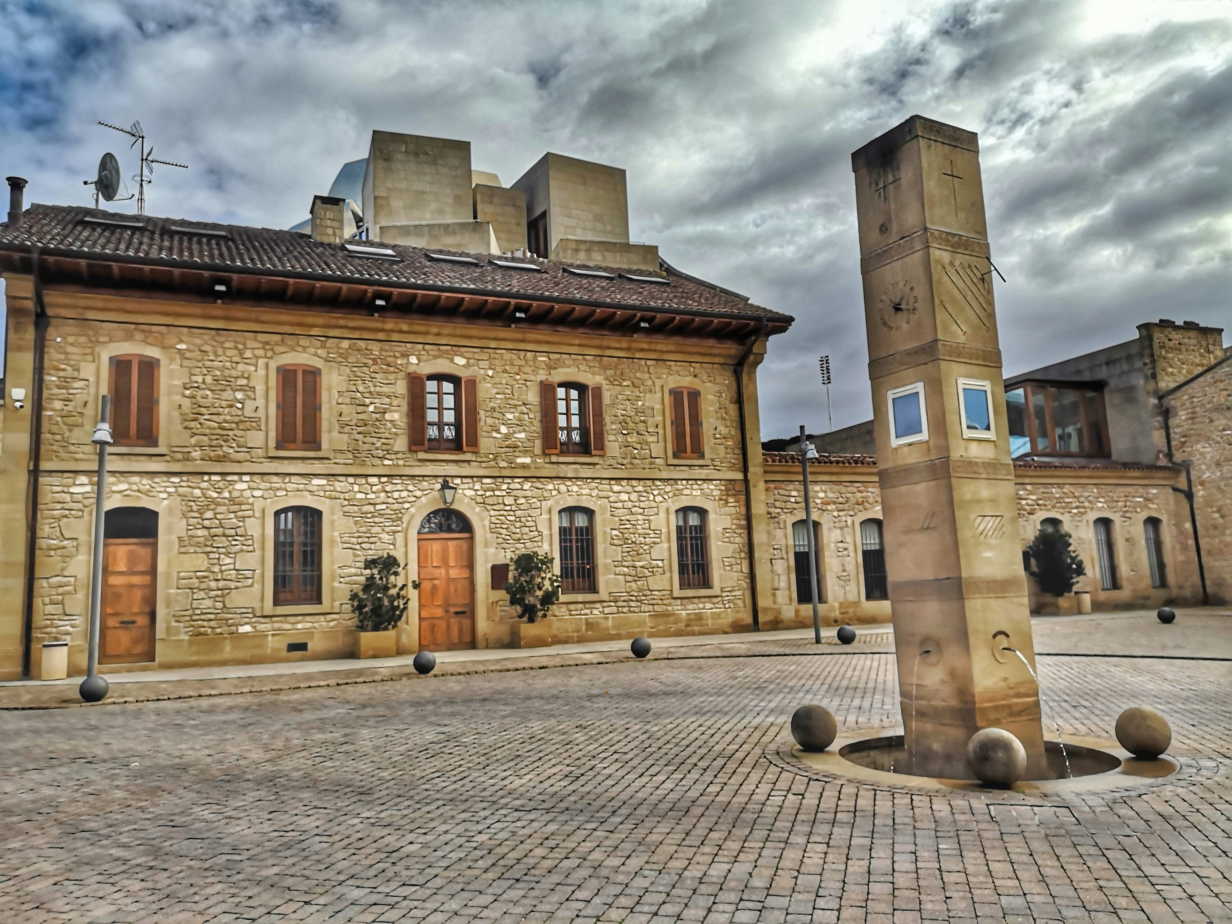 a large building with two tall pillars in front of it