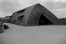 a black and white photo of a building