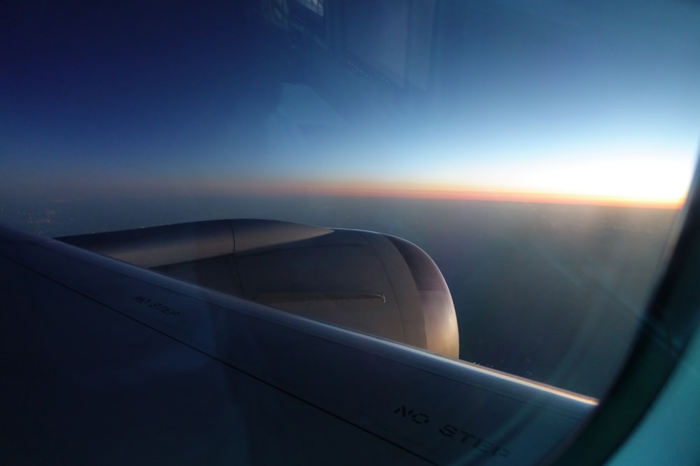 a view of the wing of an airplane