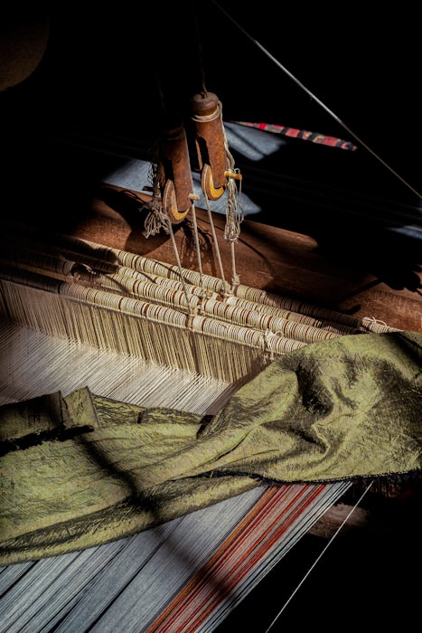Du fil à l'étoffe : atelier de tissage