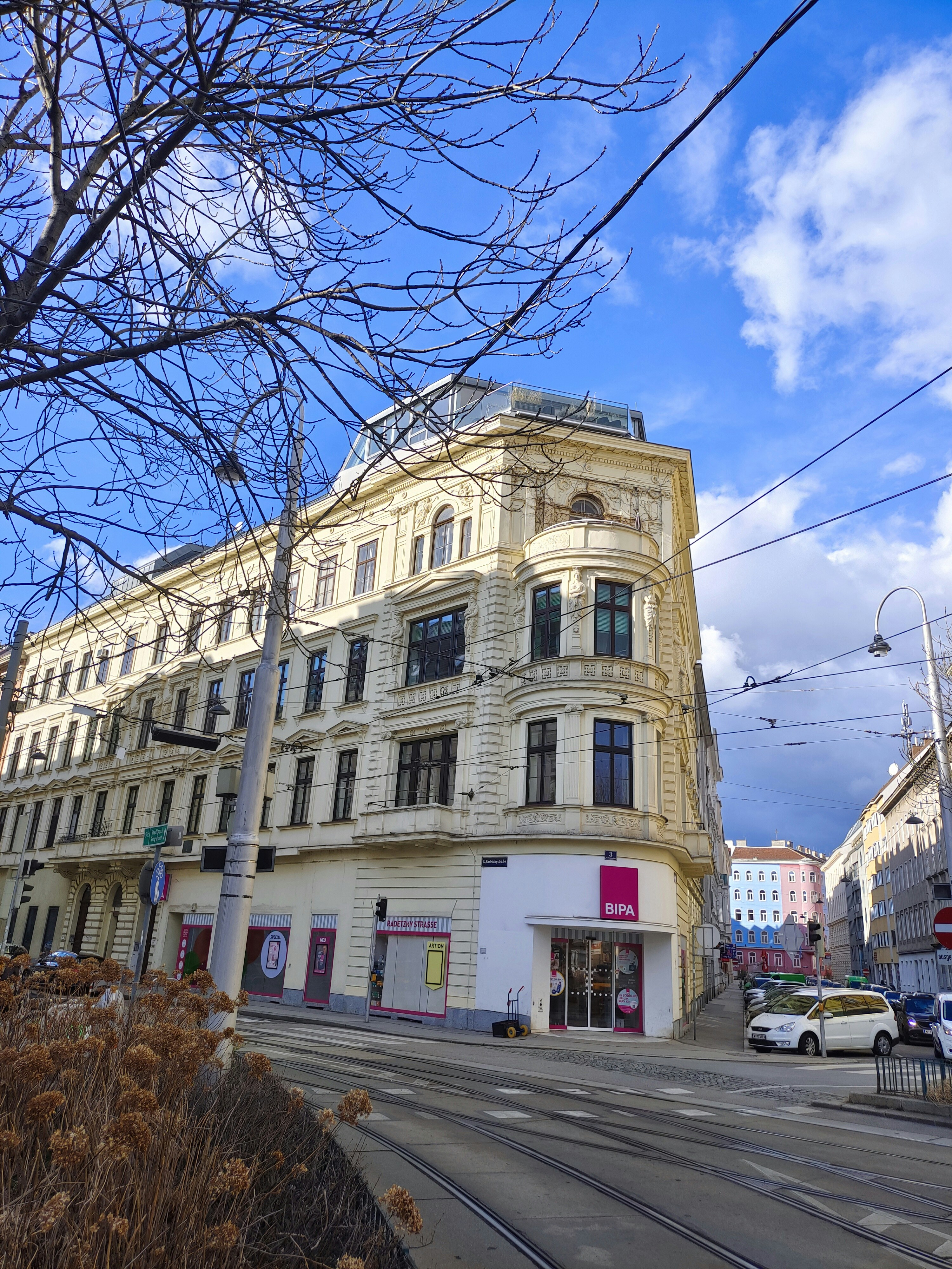 Photo by joshimilestoner