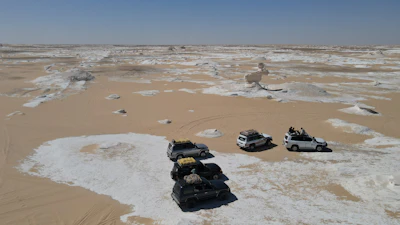 4×4 convoy crossing the White Desert