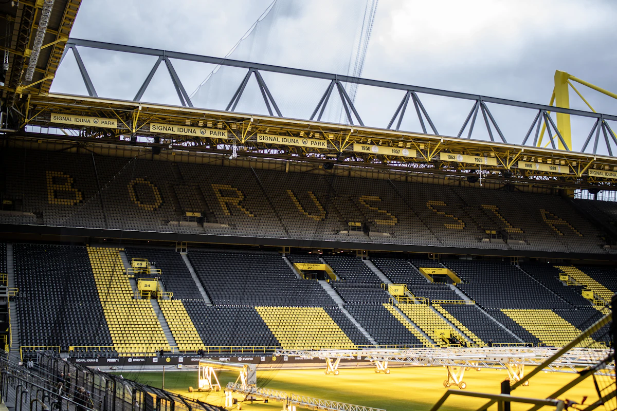 Gradas amarillas del Signal Iduna Park, estadio del Borussia Dortmund