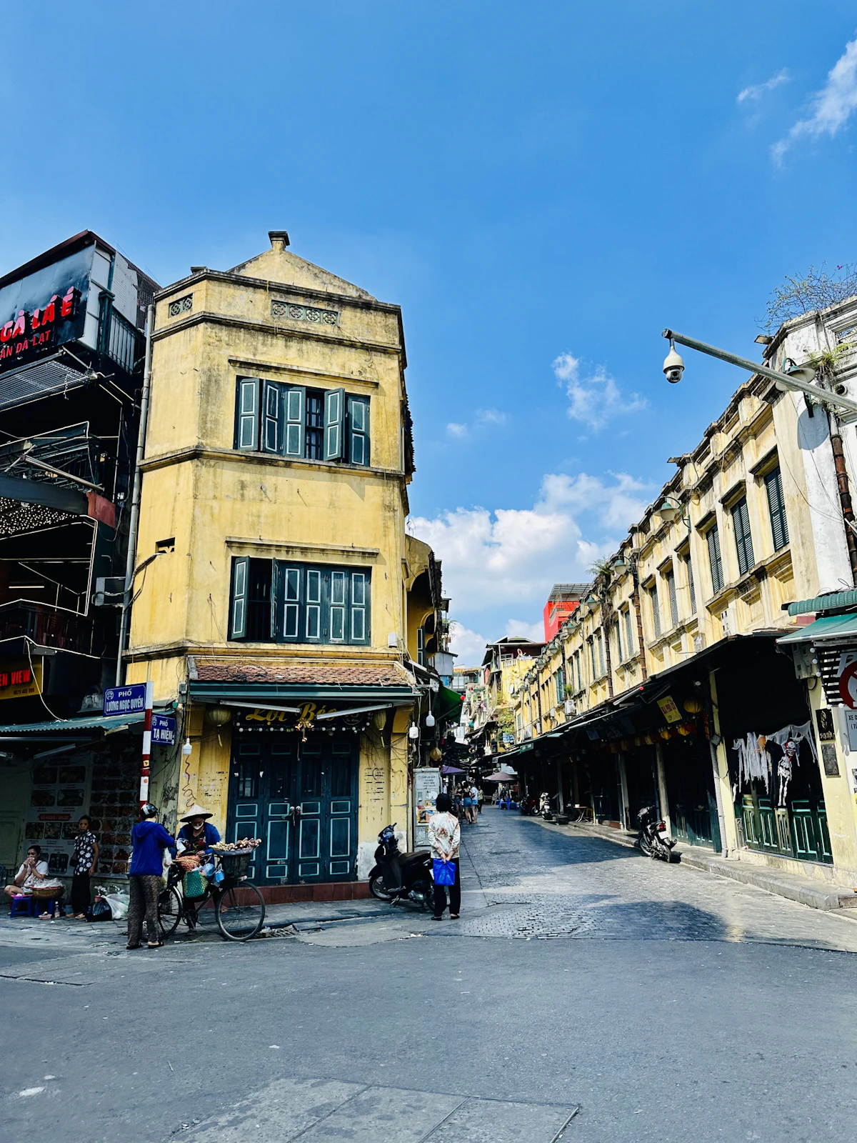 Luxury 5 star boutique hotel suite in Hanoi