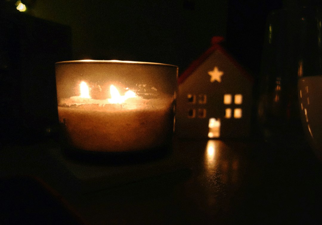 Candle for lighting during power outage - how to prepare for power outage at home Candle for lighting during power outage - how to prepare for power outage at home