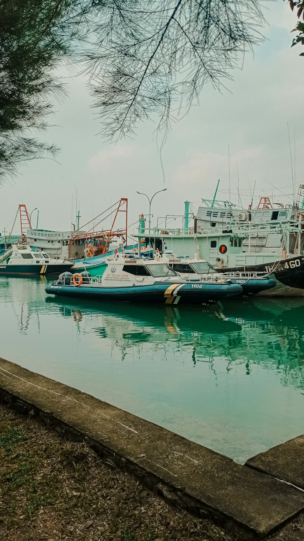 a group of boats that are sitting in the water