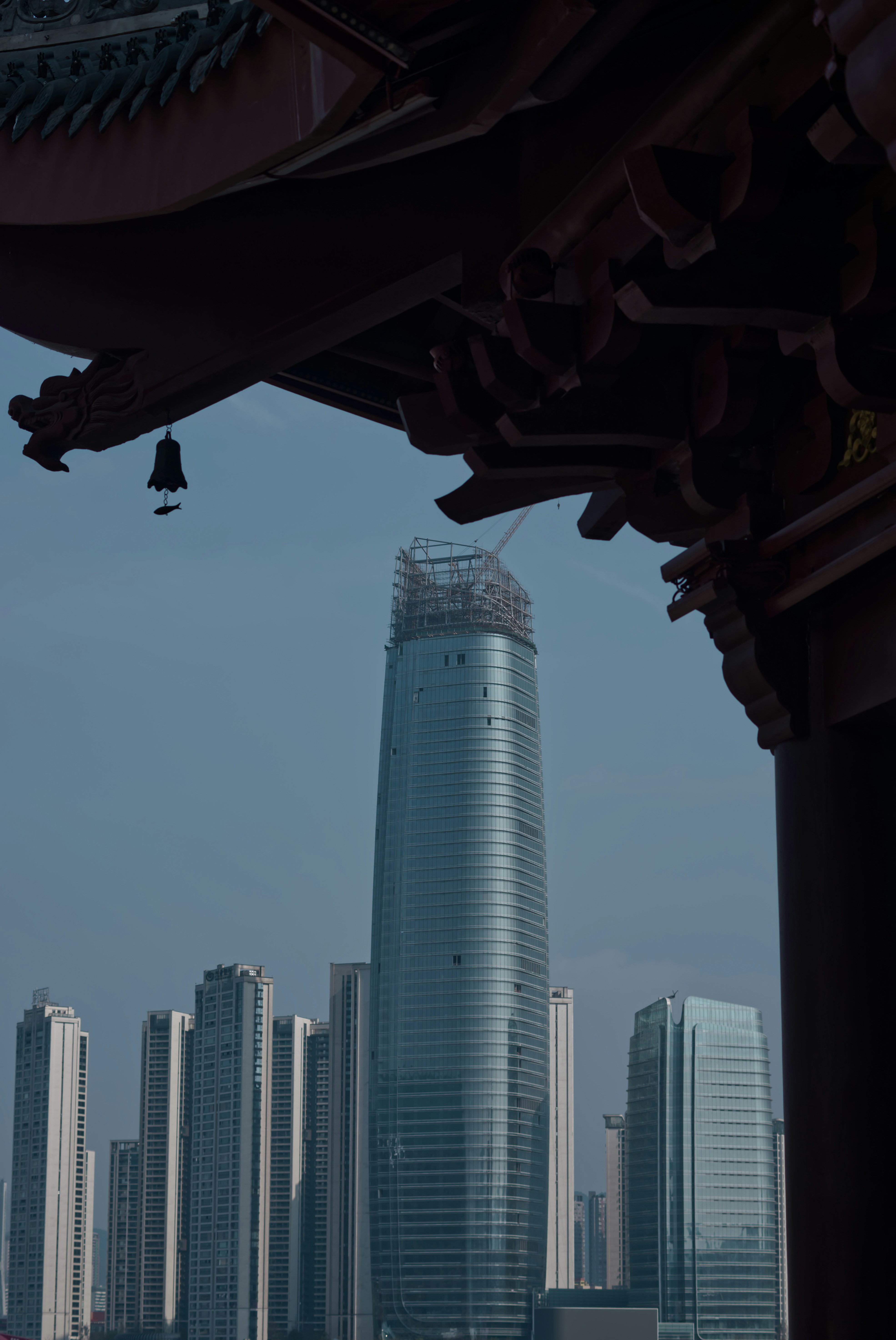 都会の真ん中にあるとても高い建物