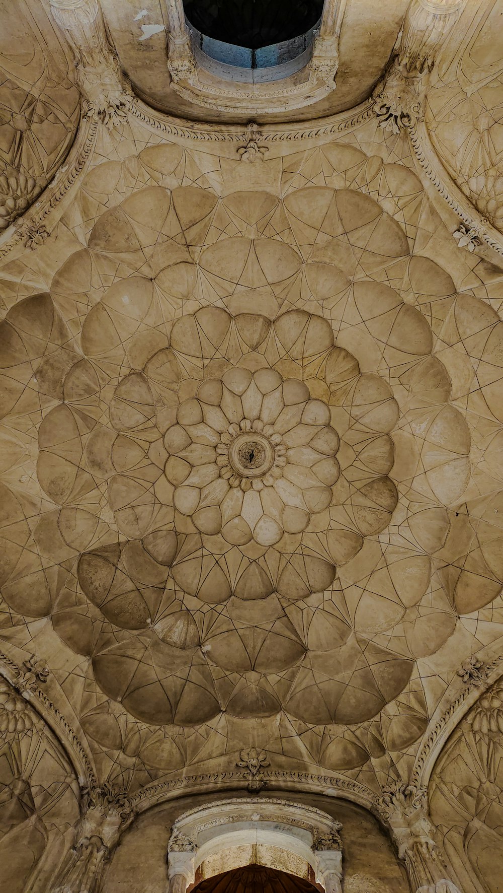 the ceiling of a building with a circular design on it