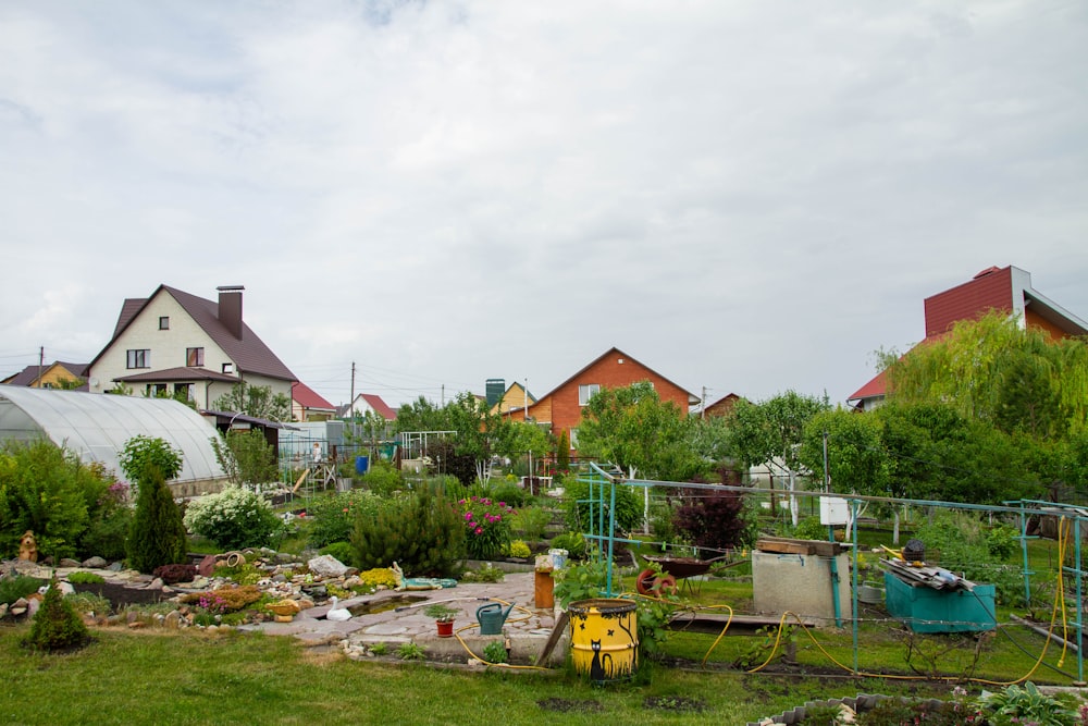 a bunch of houses that are in the grass