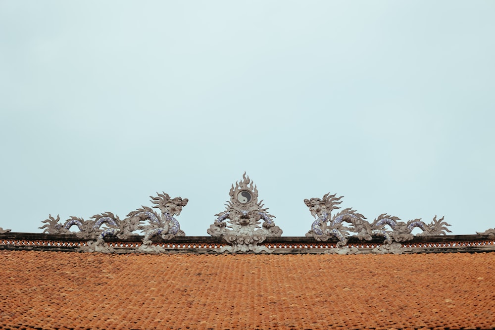 a close up of a roof with a sky in the background