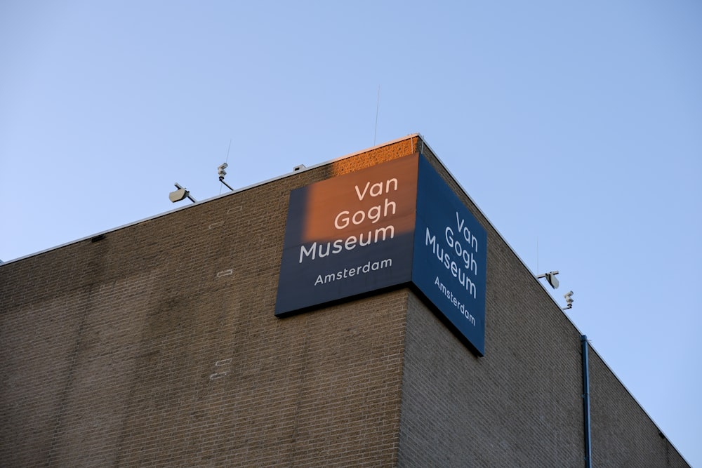 a sign on the side of a building that says van gogh museum