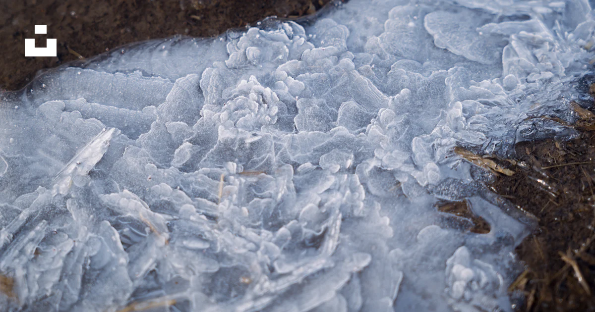 A patch of ice that is on the ground photo – Free Grey Image on Unsplash