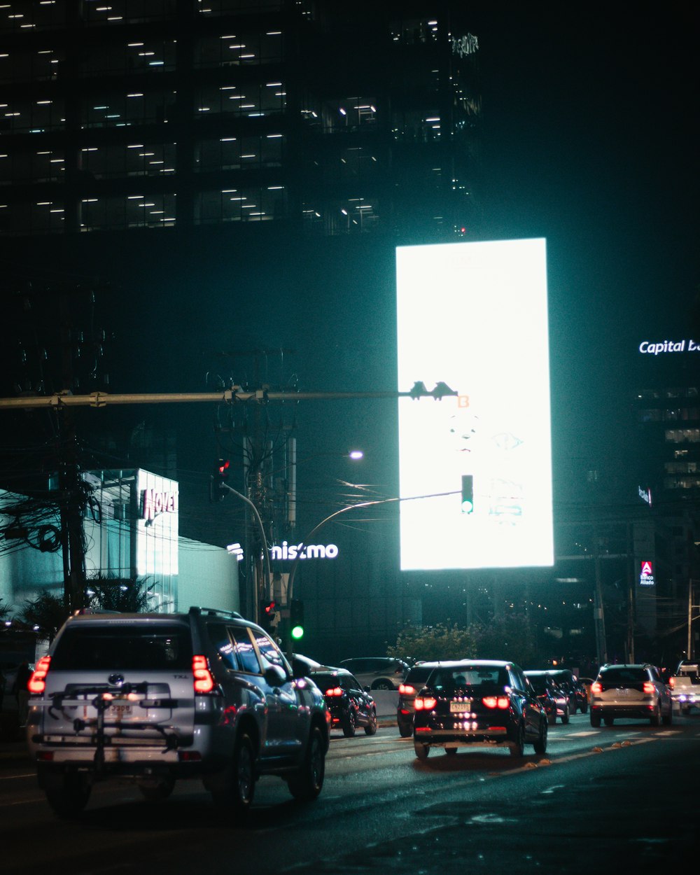 a city street filled with lots of traffic at night