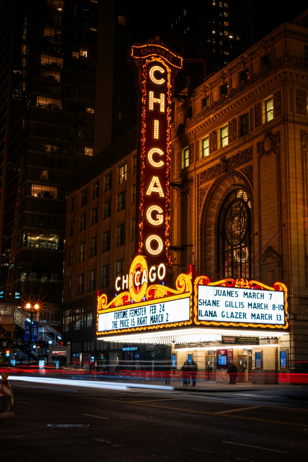 the chicago theater marquee is lit up at night