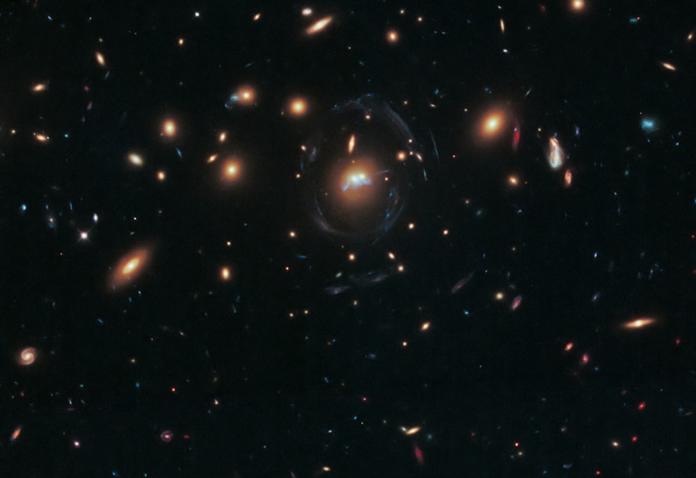 a large group of objects that are in the dark