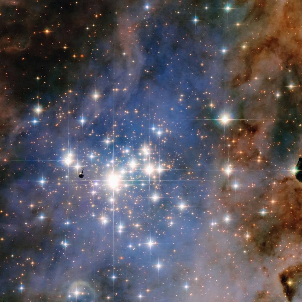 a very large star cluster in the middle of a sky filled with stars