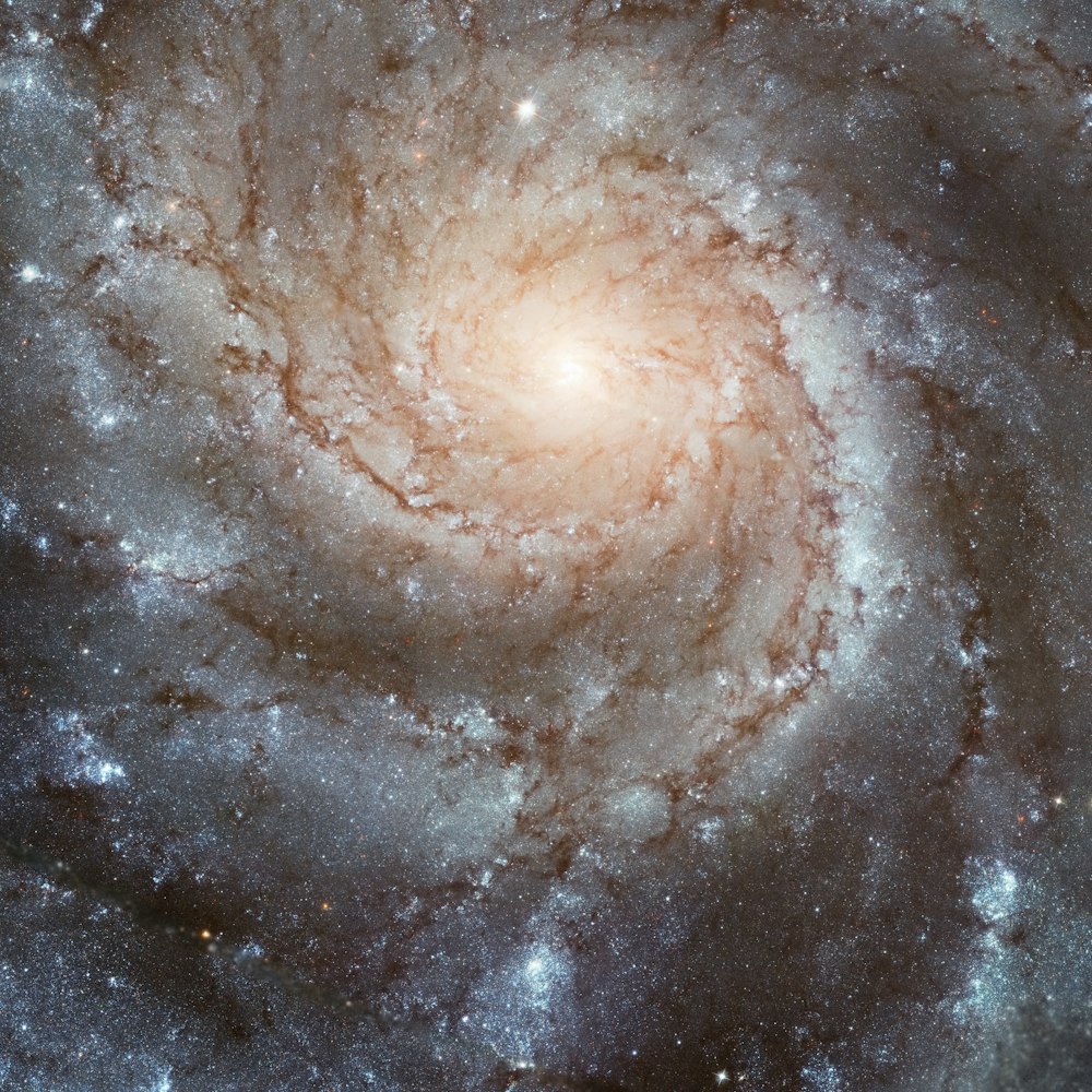 Un primo piano del centro di una galassia a spirale