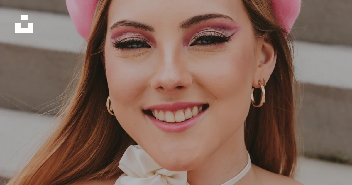 A woman wearing a pink hat and a pink dress photo – Free Costa rica ...