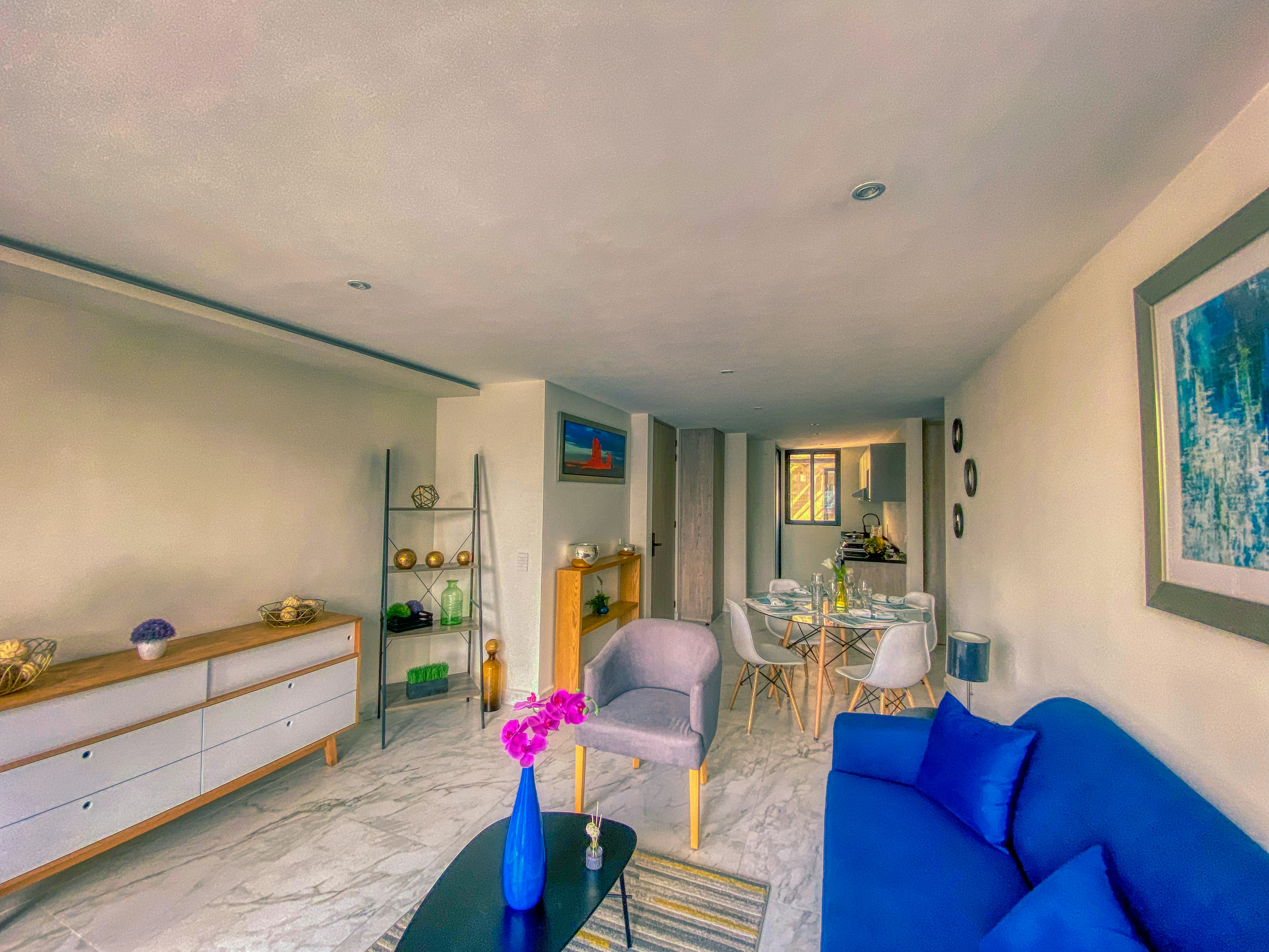 Photo by sergiomenamx