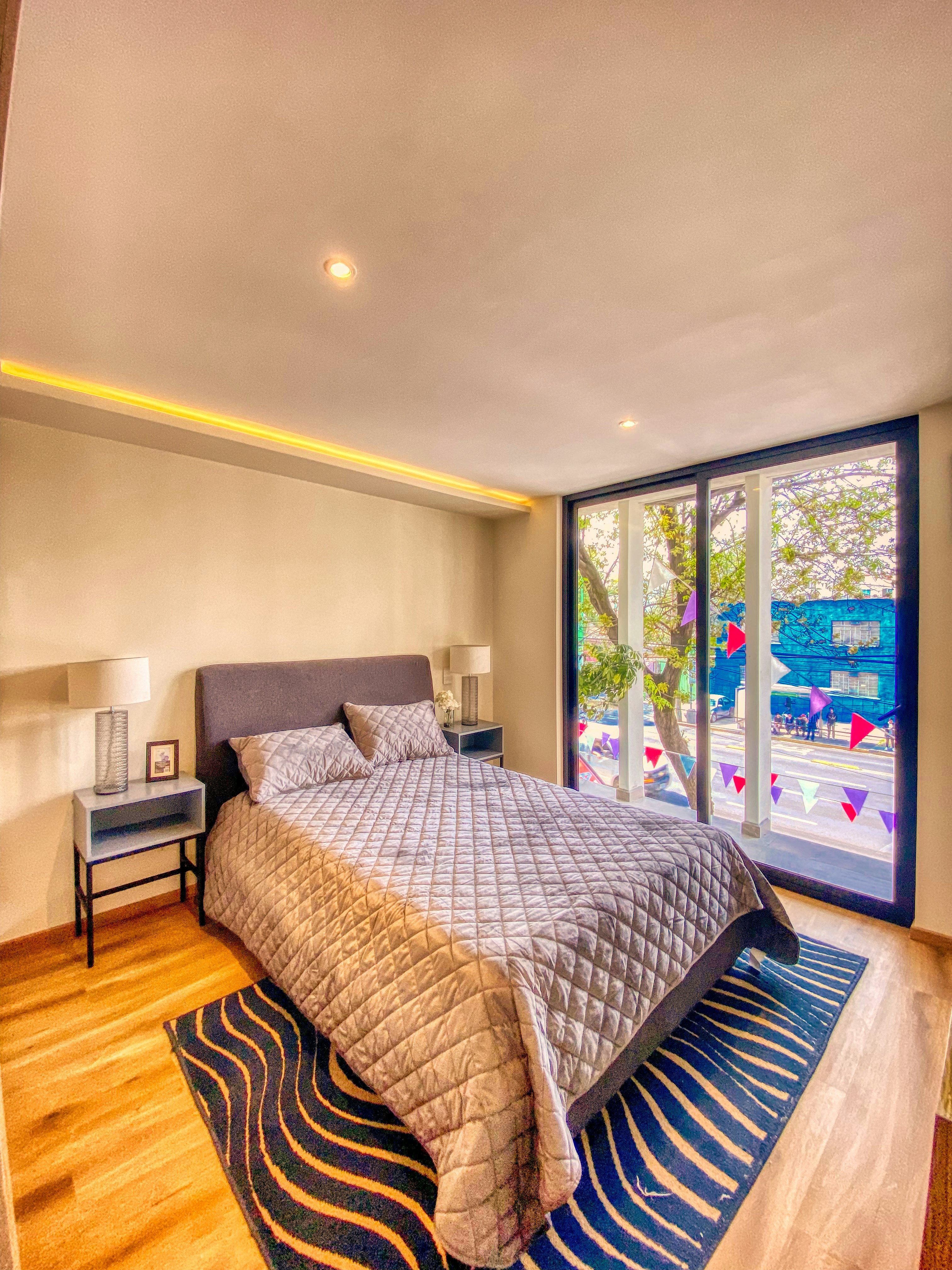 Photo by sergiomenamx