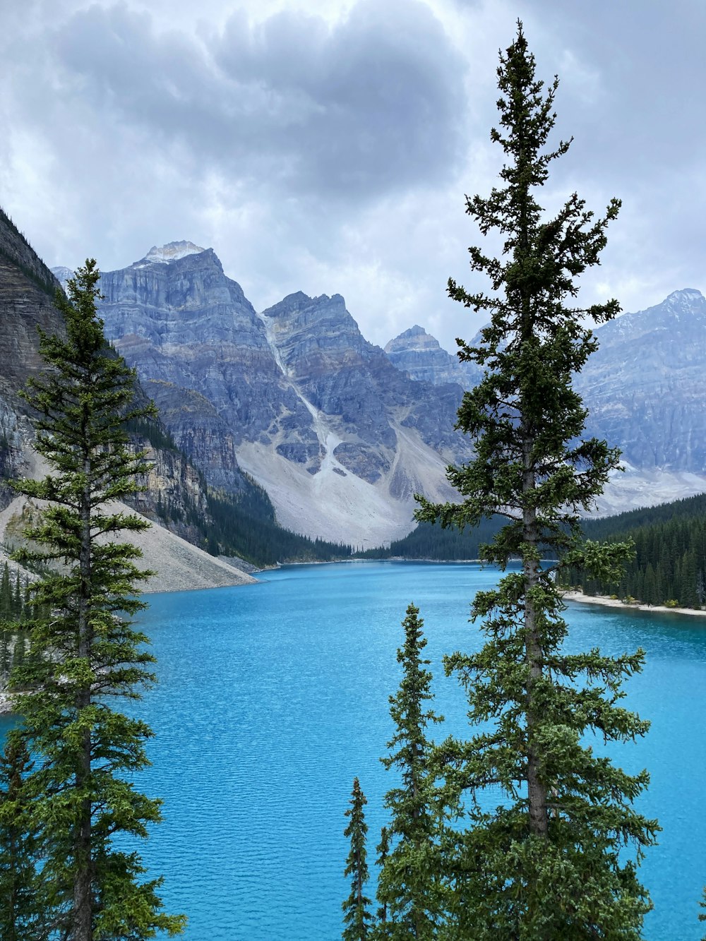 a blue lake surrounded by mountains and trees