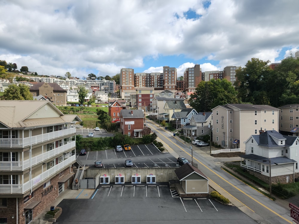 a view of a parking lot in a city