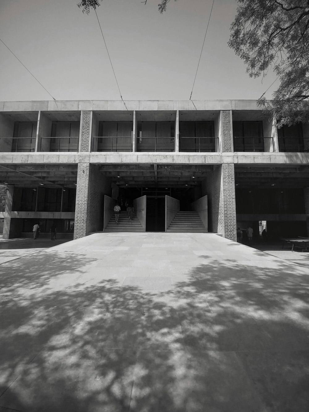 a black and white photo of a building