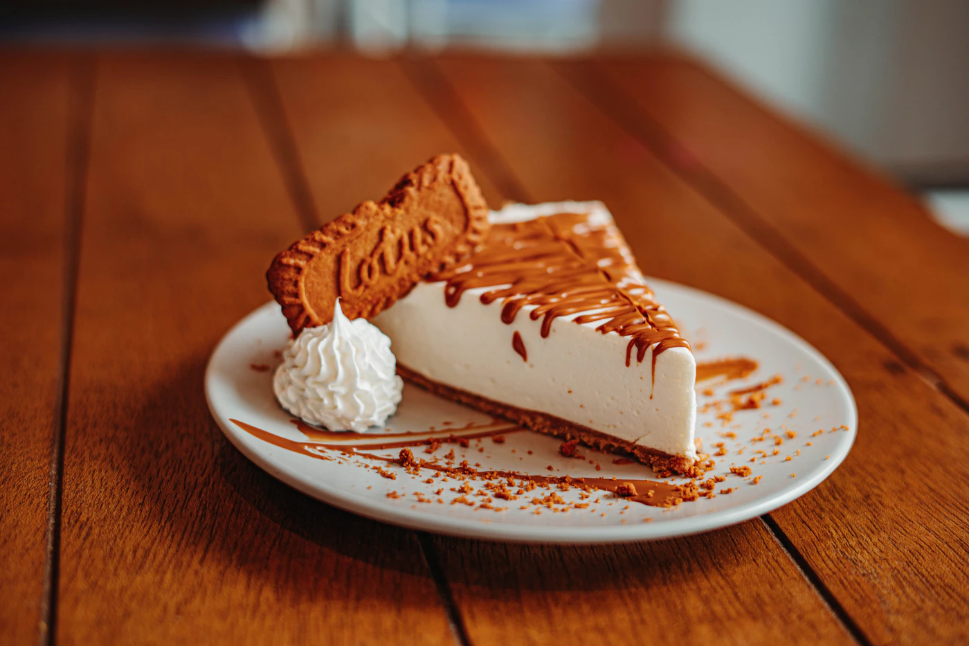Biscoff cheesecake slice