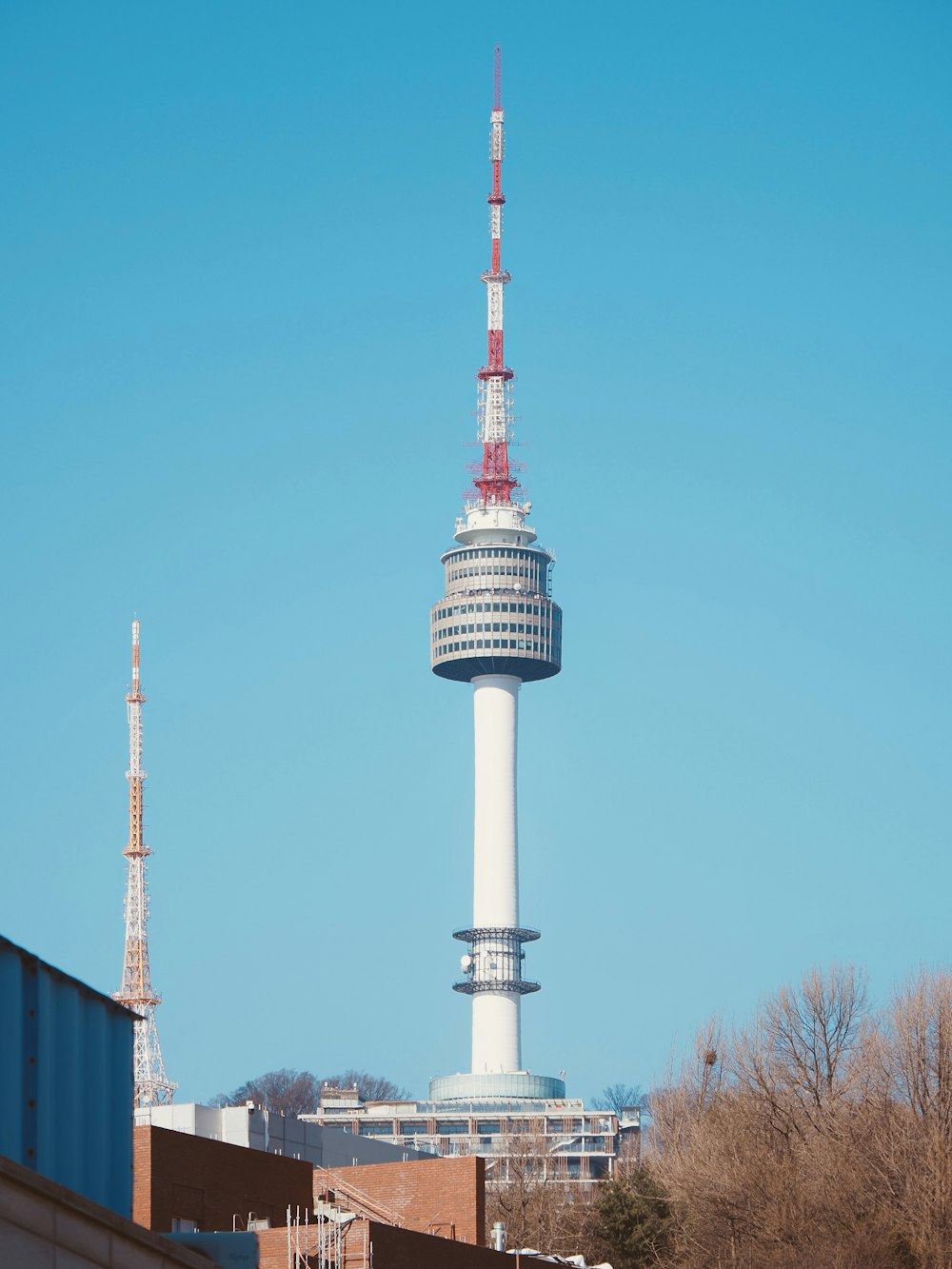 a tall white tower with a red top