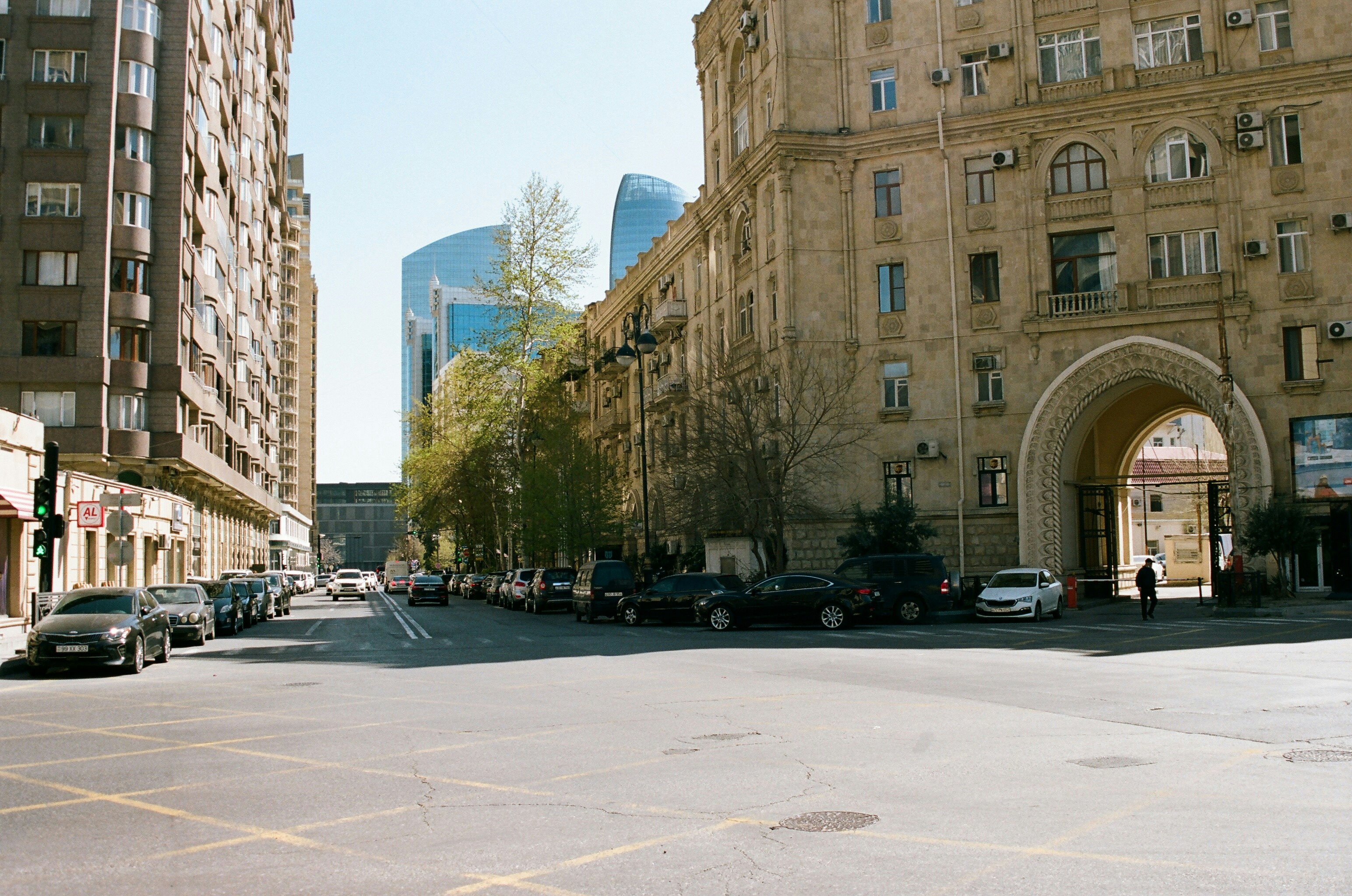 A city street with cars parked on both sides of it photo – Free Car ...