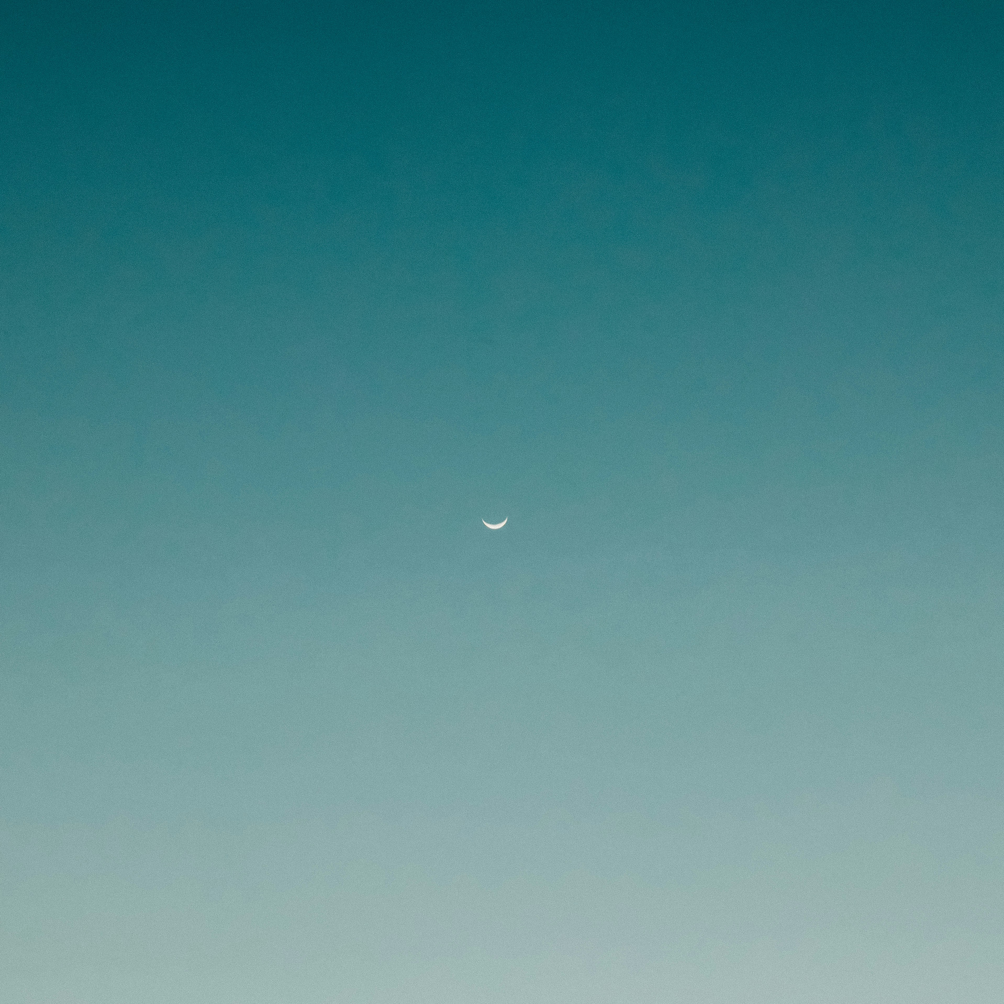 琉。 - 一直以來，我嚮往著夜晚。

向月亮許願成為月亮太過荒謬，再者我並無意成為繁星簇擁的中心。

讓我成為一顆星星吧。不需要最亮，閃爍著微光，帶點希望。