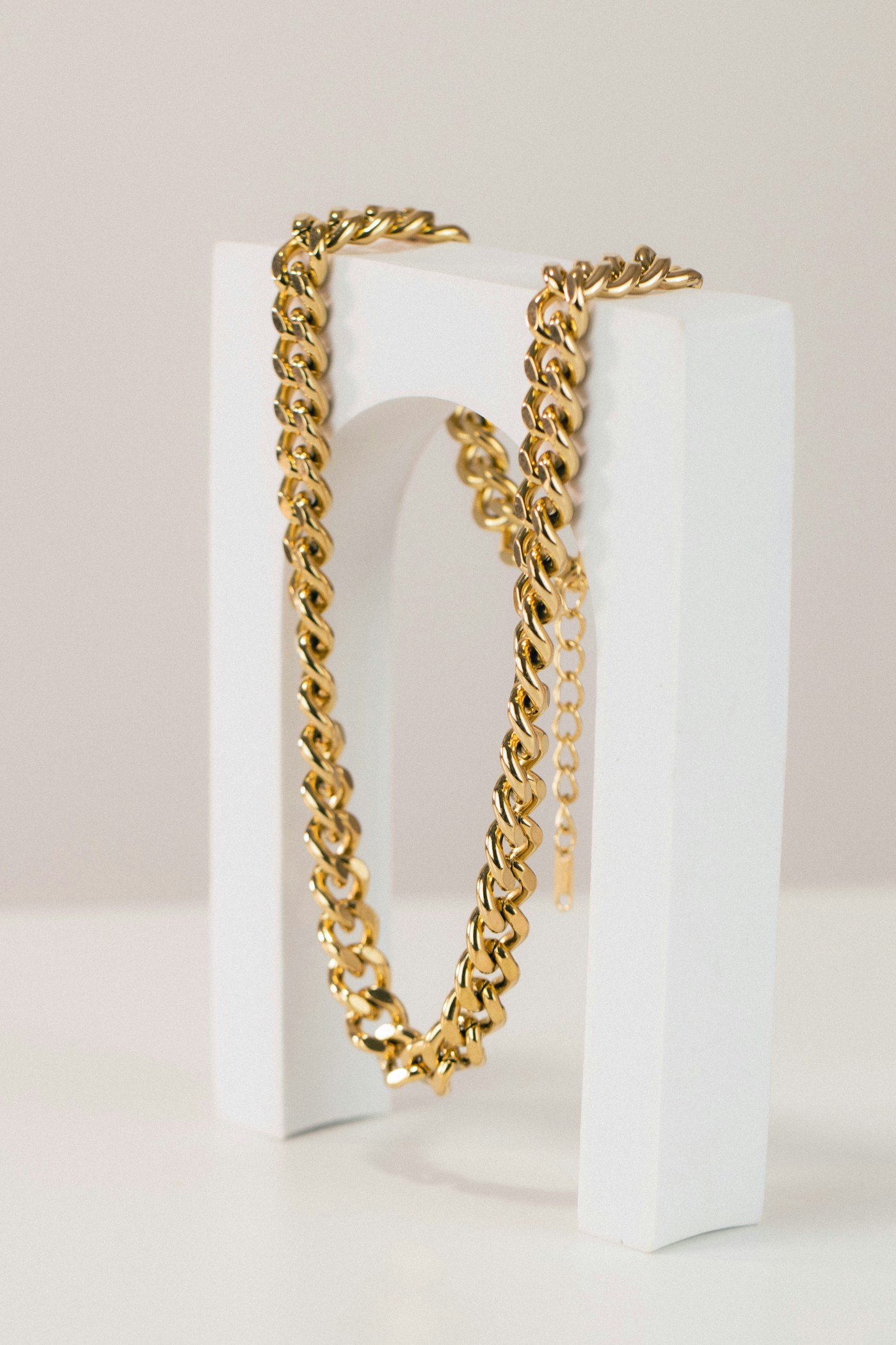 A fine gold rolo chain, styled like the Presidio's chain