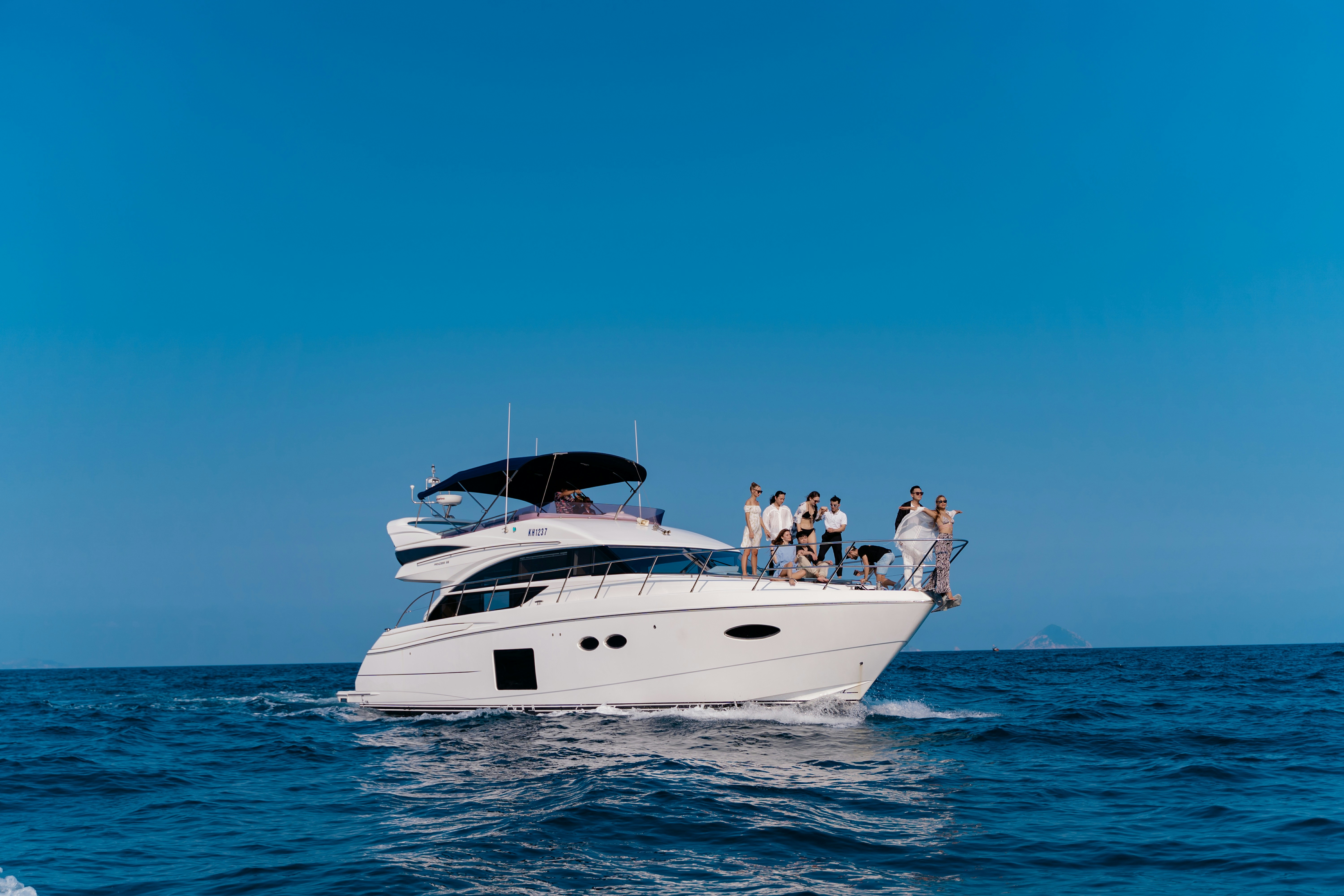 Photo by skylakestudio