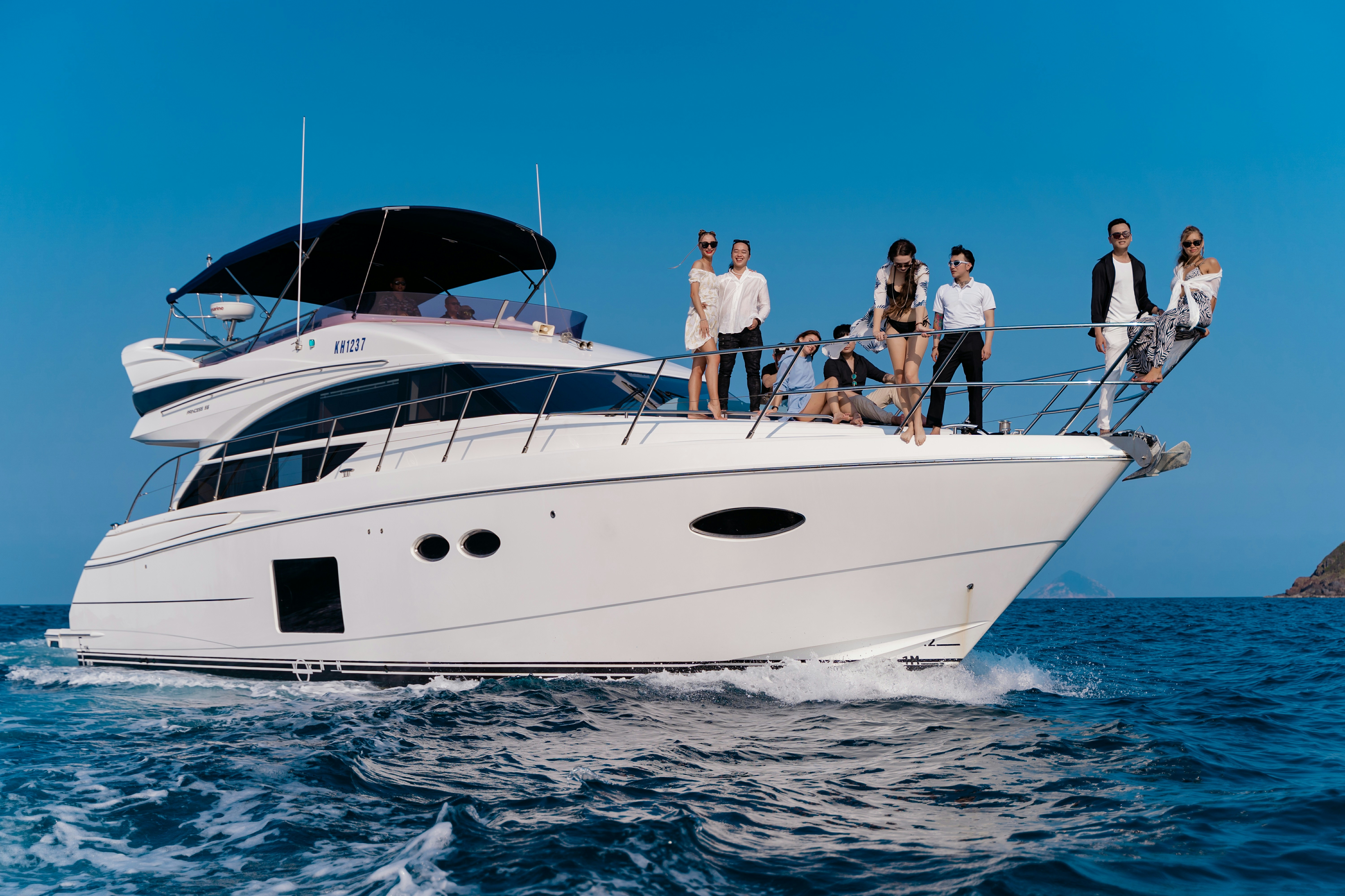 Photo by skylakestudio