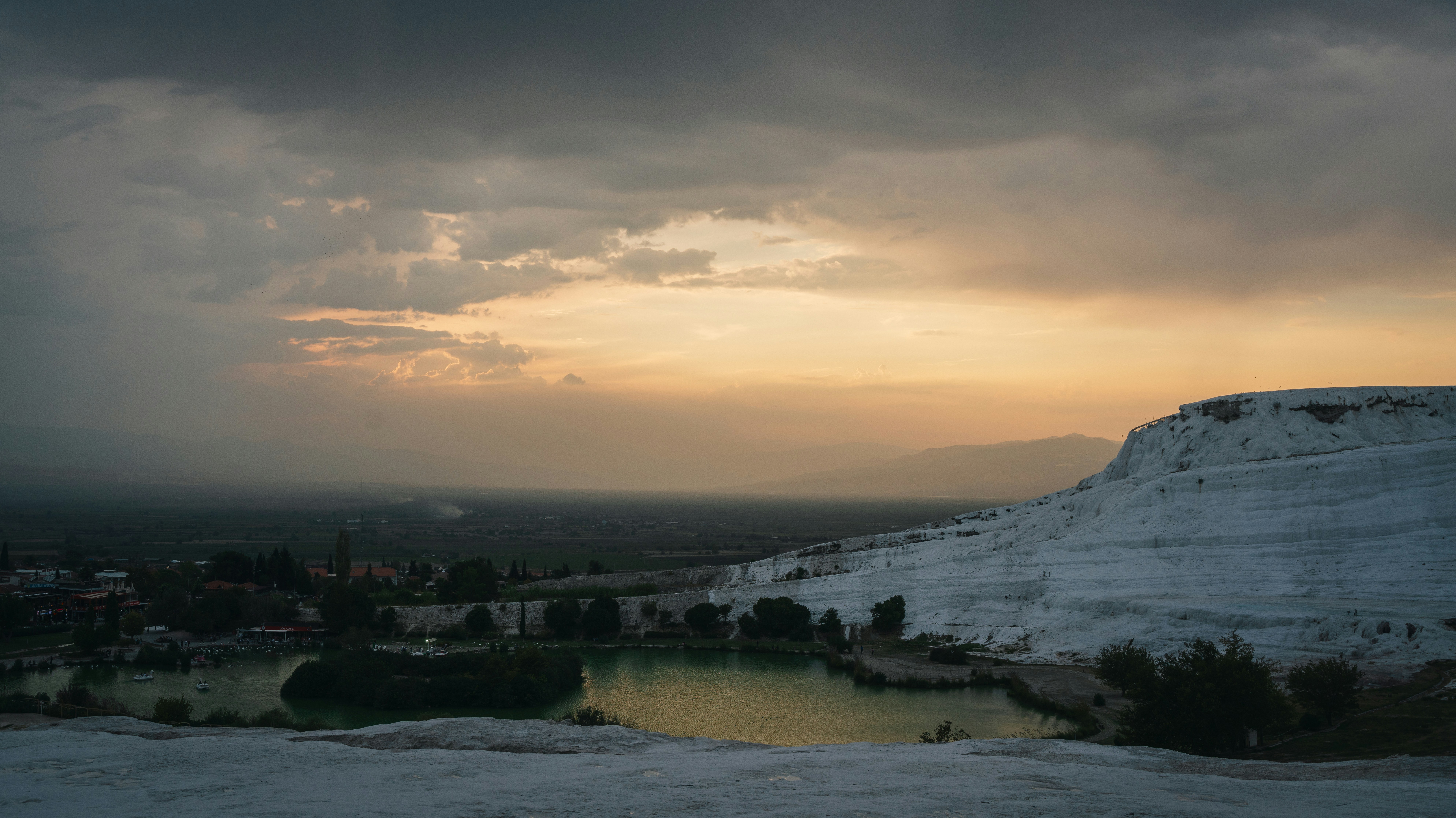 the sun is setting over the white cliffs, 