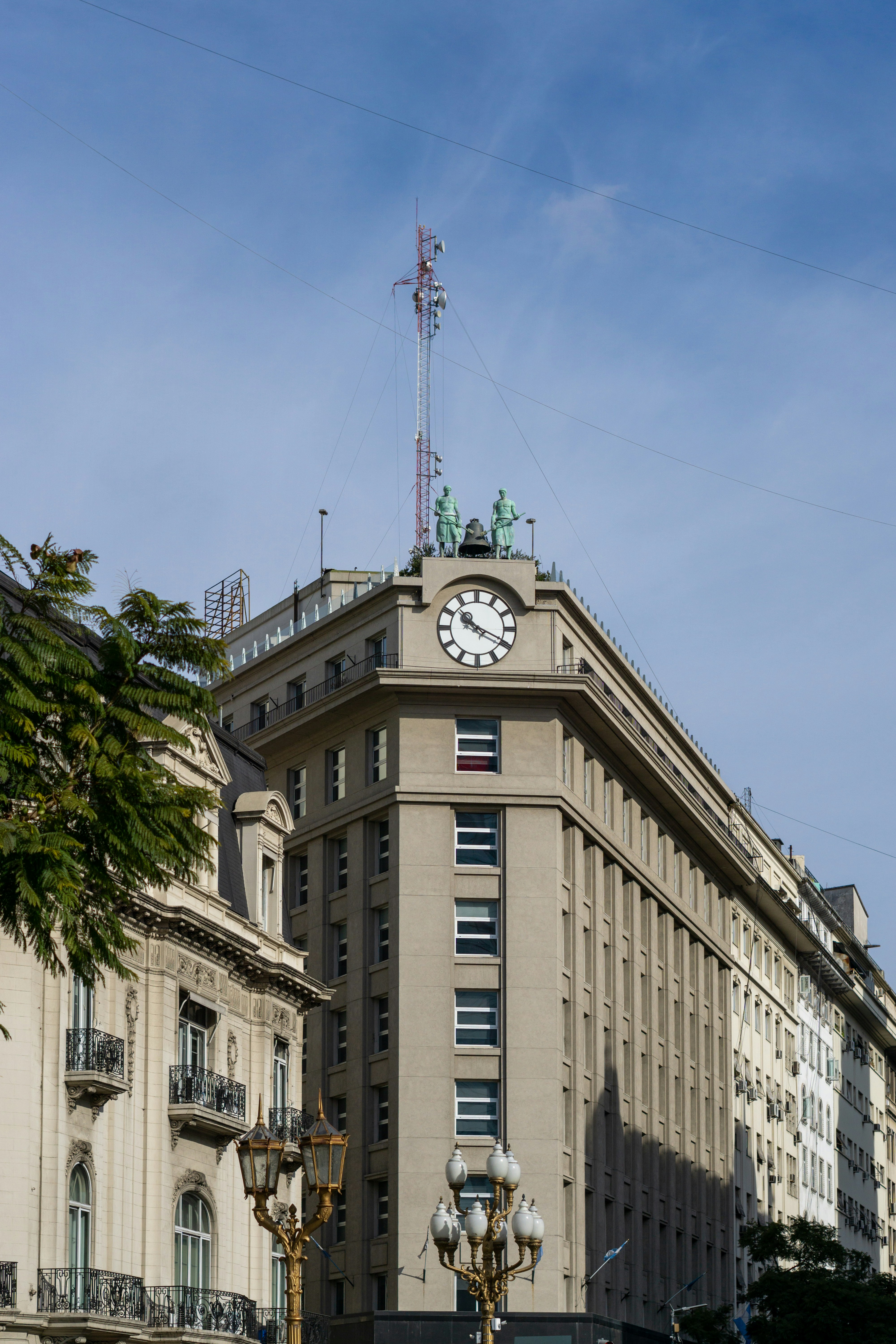 A large building with a clock on the top of it photo – Free Ciudad ...
